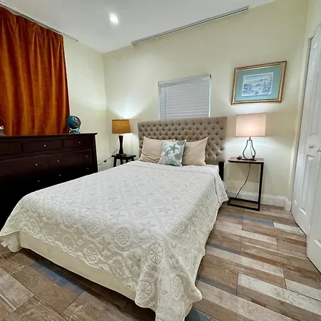 Private Rooms At Miami Centrally Located With Free Parking Exterior foto