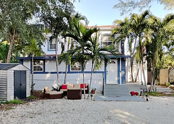 Private Rooms At Miami Centrally Located With Free Parking