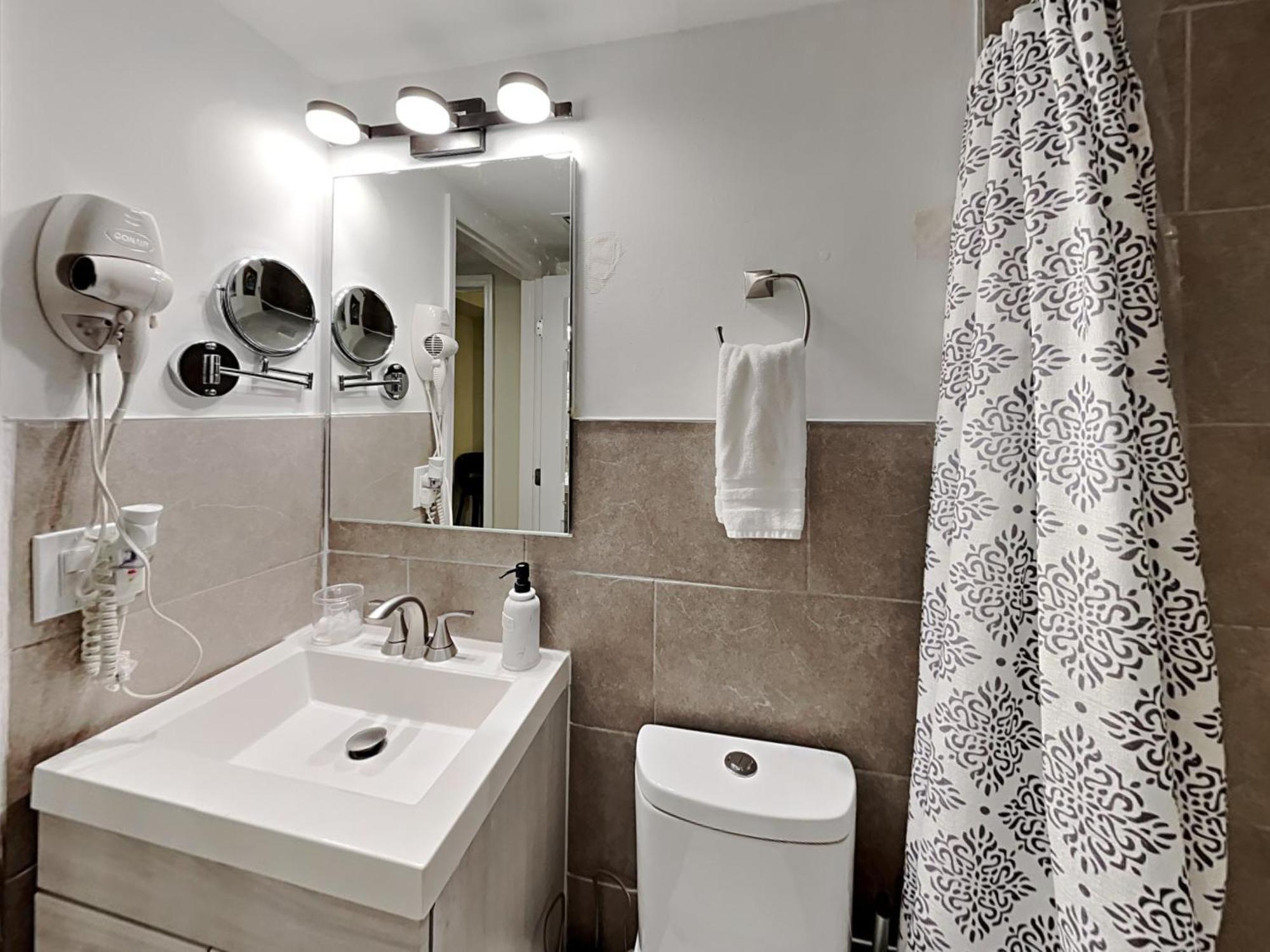 Séjour chez l'habitant Private At Centrally Located With Free Parking