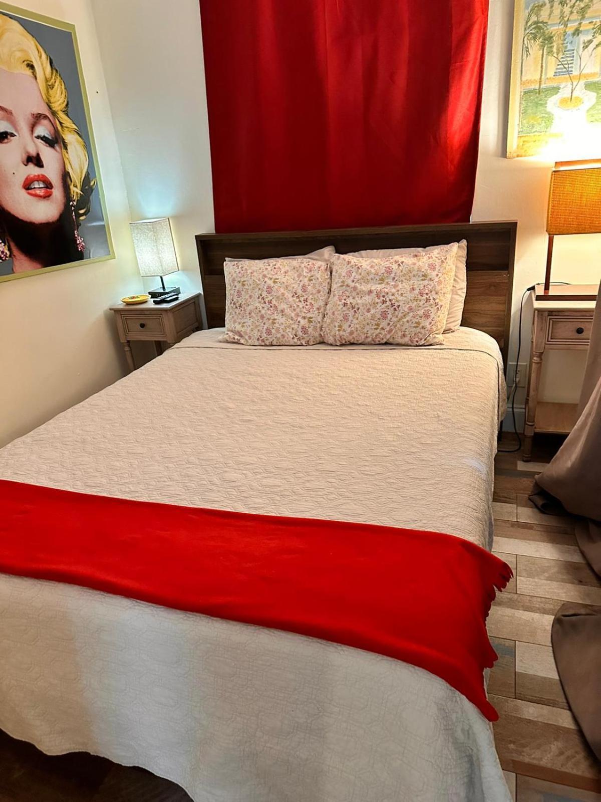 Private At Centrally Located With Free Parking Séjour chez l'habitant *