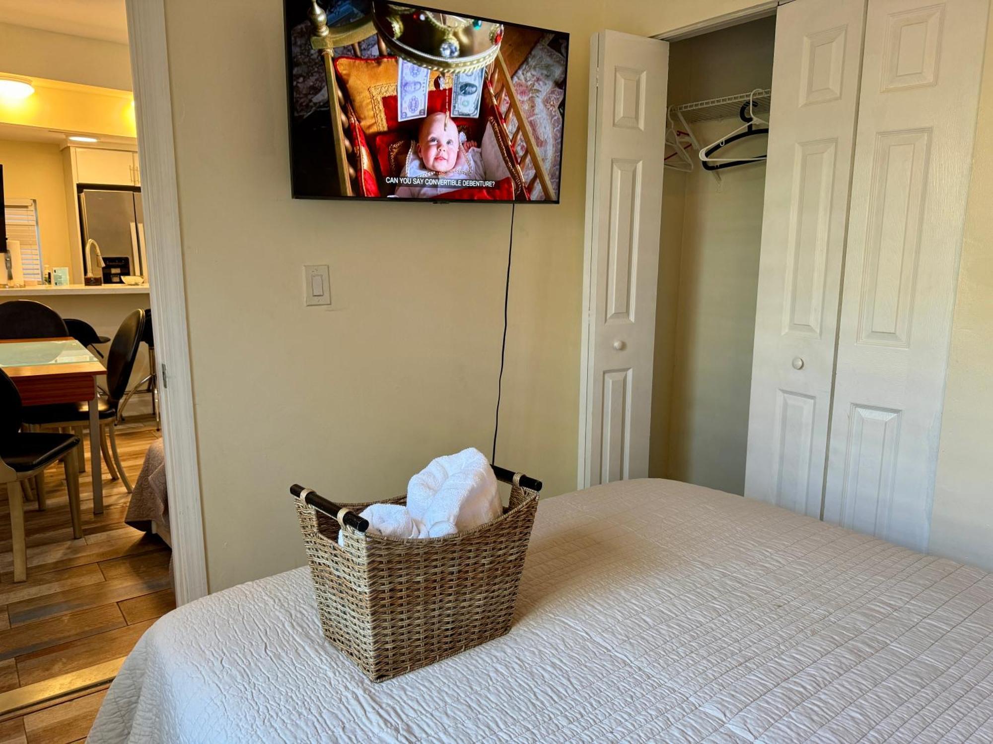 Private At Centrally Located With Free Parking Séjour chez l'habitant Miami