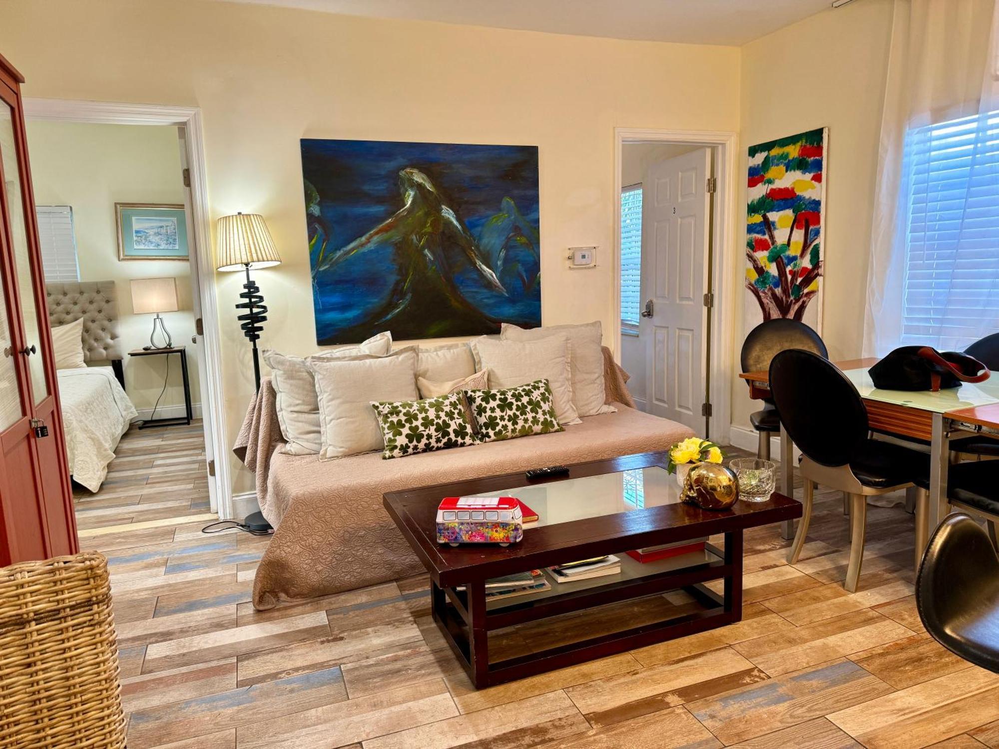 Private At Centrally Located With Free Parking Séjour chez l'habitant Miami