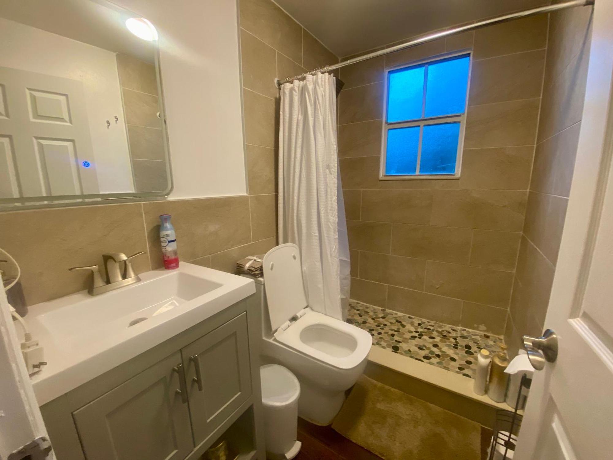 Séjour chez l'habitant Private At Centrally Located With Free Parking *