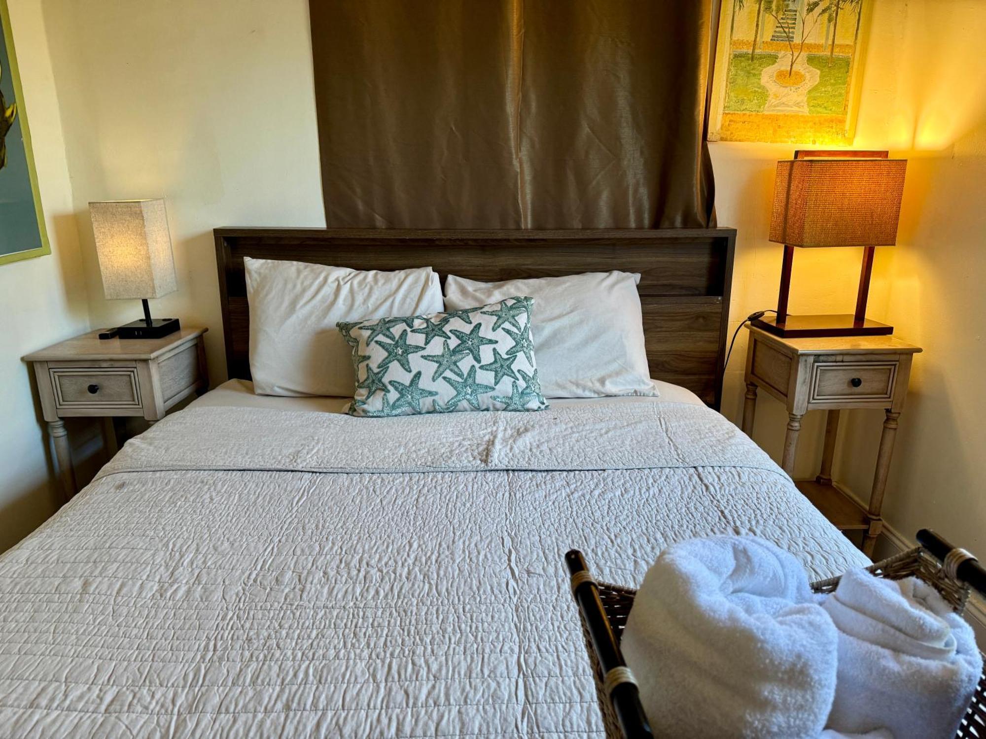 Private At Centrally Located With Free Parking Séjour chez l'habitant