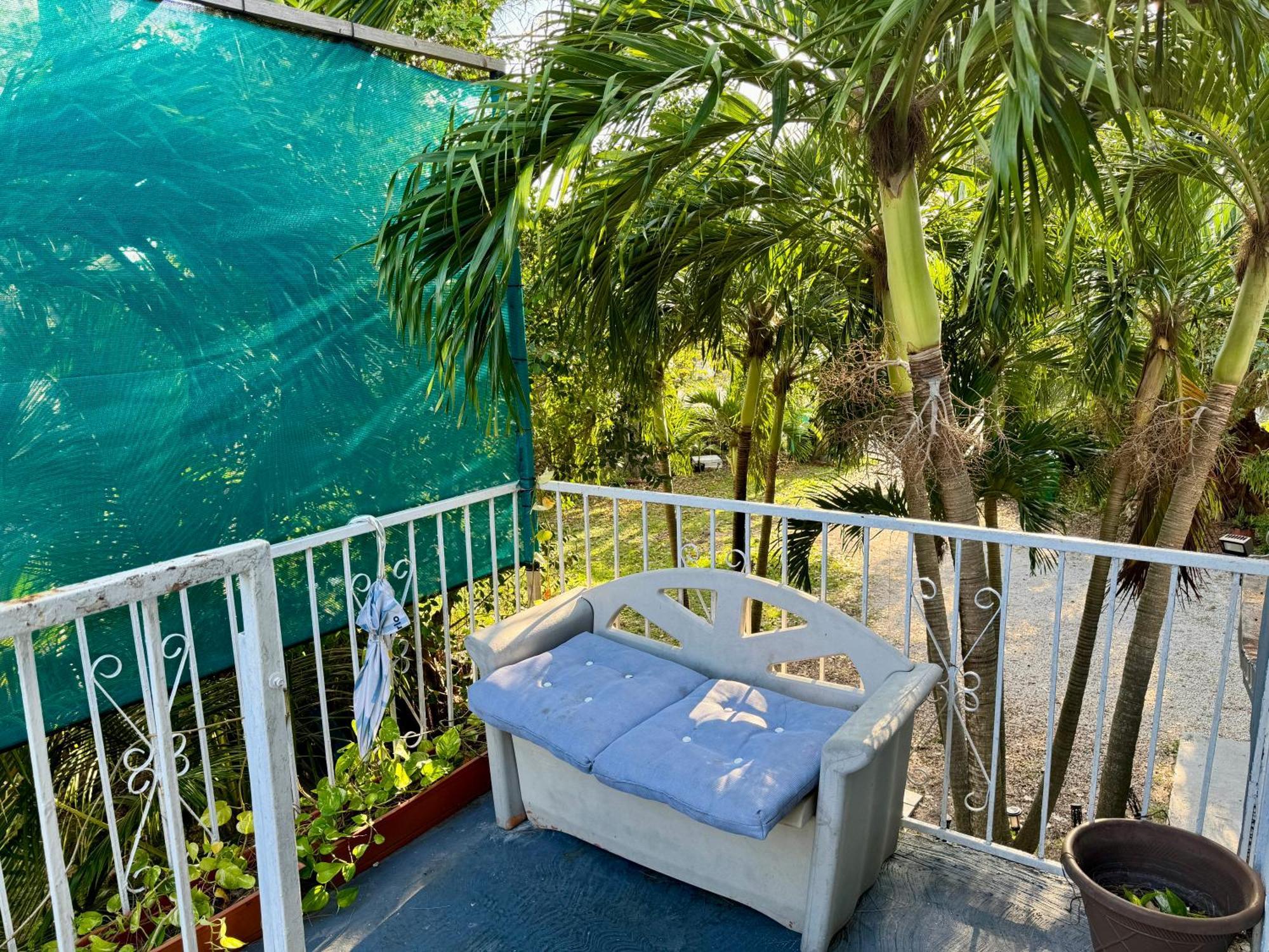 Private At Centrally Located With Free Parking Séjour chez l'habitant