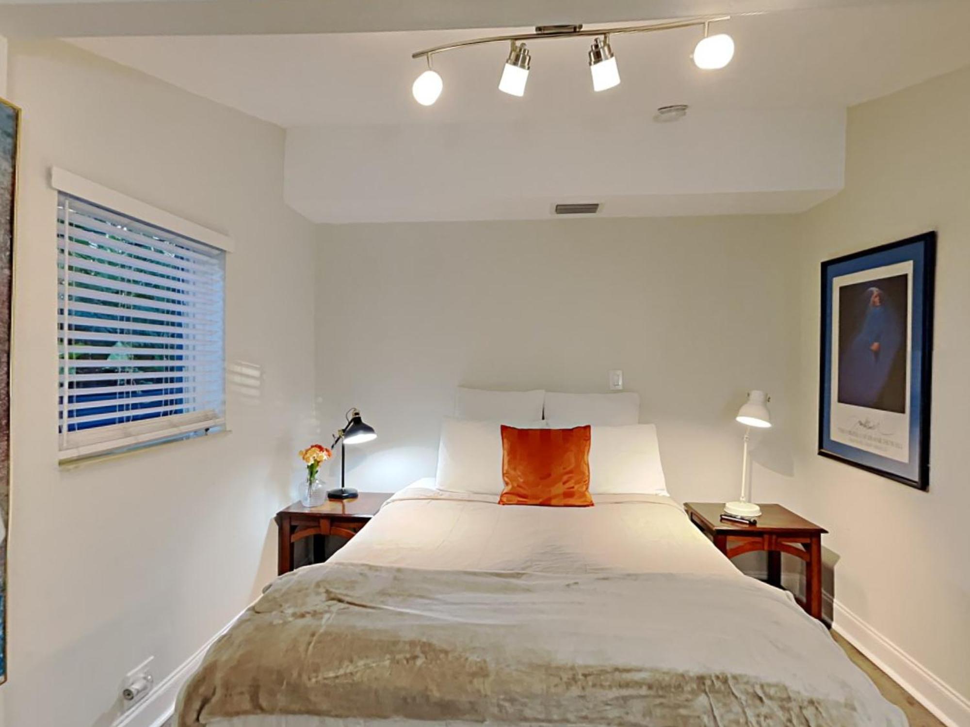 Private At Centrally Located With Free Parking Séjour chez l'habitant